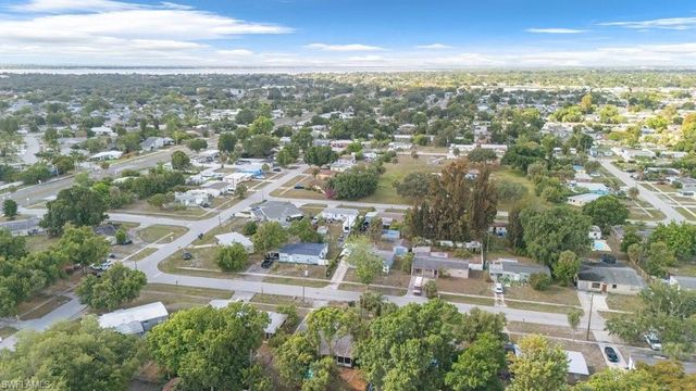912 Hibiscus LN, North Fort Myers, FL 33903