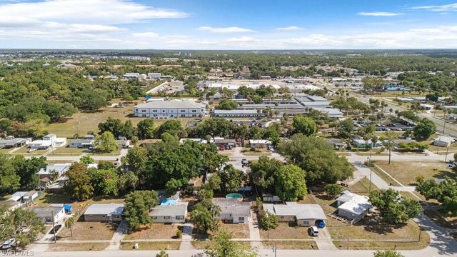 912 Hibiscus LN, North Fort Myers, FL 33903