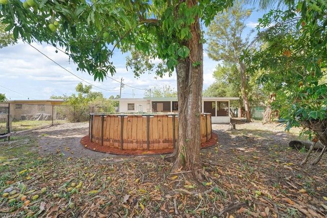 912 Hibiscus LN, North Fort Myers, FL 33903