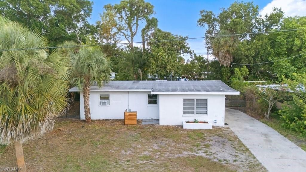 912 Hibiscus LN, NORTH FORT MYERS, FL 33903 — photo 2