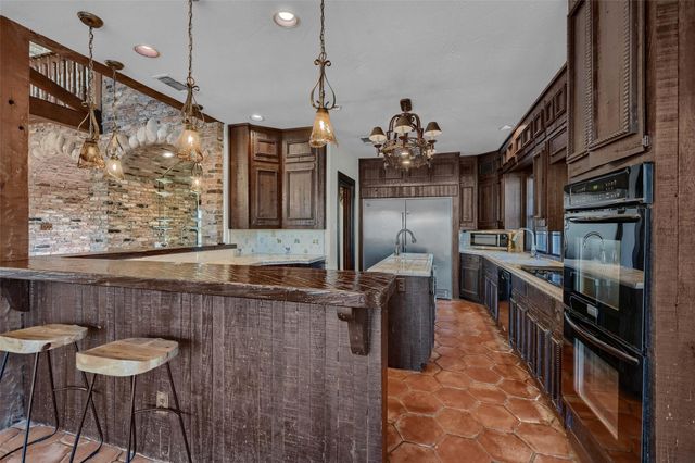 541 Hidden Lakes Boulevard, Gunter, TX 75058