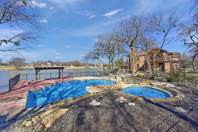 541 Hidden Lakes Boulevard, Gunter, TX 75058