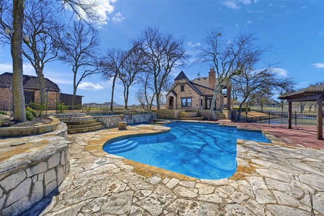 541 Hidden Lakes Boulevard, Gunter, TX 75058