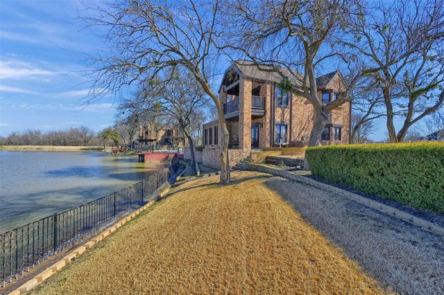 541 Hidden Lakes Boulevard, Gunter, TX 75058