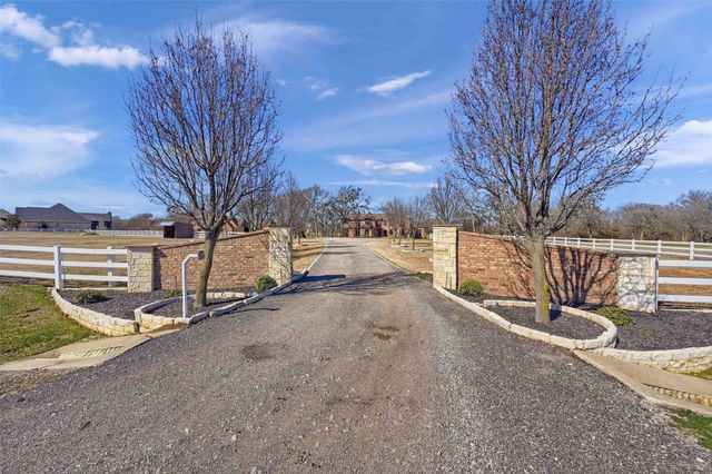 541 Hidden Lakes Boulevard, Gunter, TX 75058