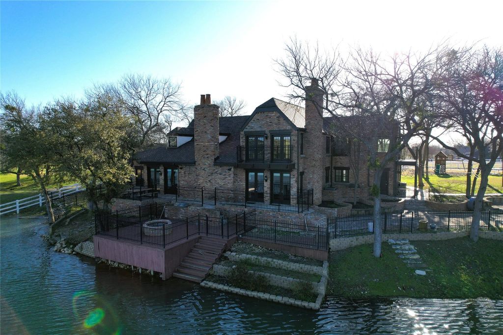 541 Hidden Lakes Boulevard, Gunter, TX 75058