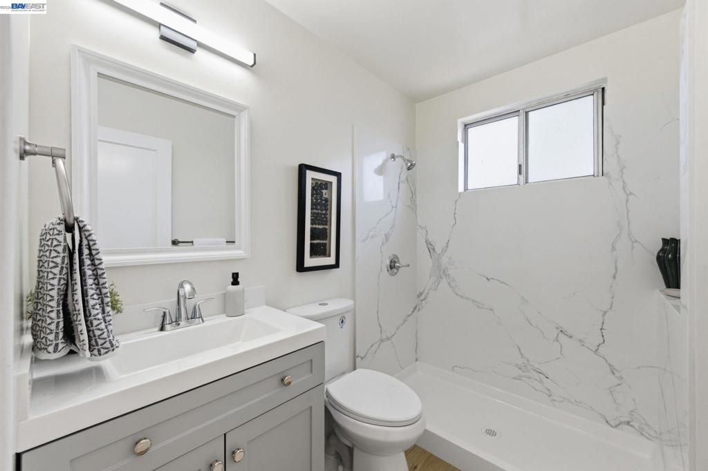 Image 16 of property listing at 16010 Via Sevilla, San Lorenzo, CA 94580