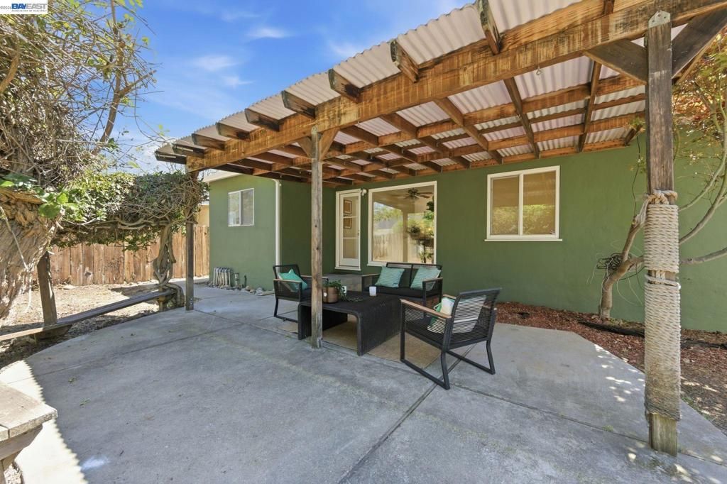 Image 18 of property listing at 16010 Via Sevilla, San Lorenzo, CA 94580