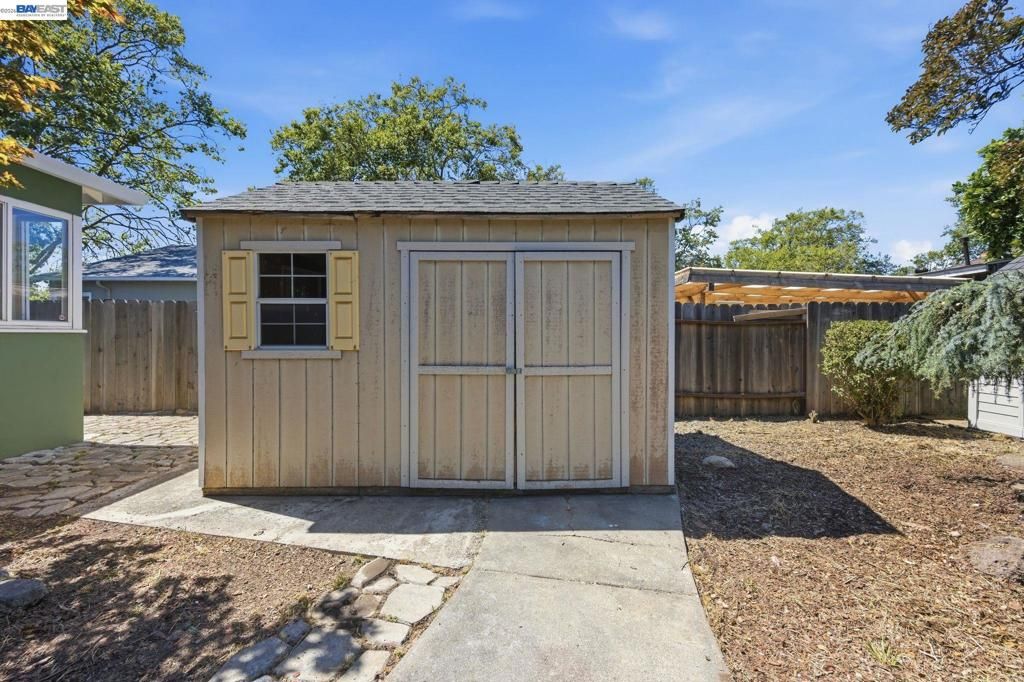 Image 23 of property listing at 16010 Via Sevilla, San Lorenzo, CA 94580