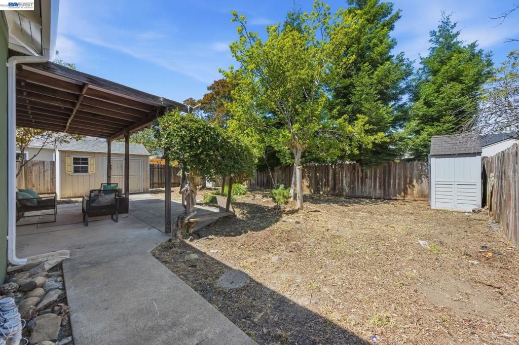 Image 24 of property listing at 16010 Via Sevilla, San Lorenzo, CA 94580