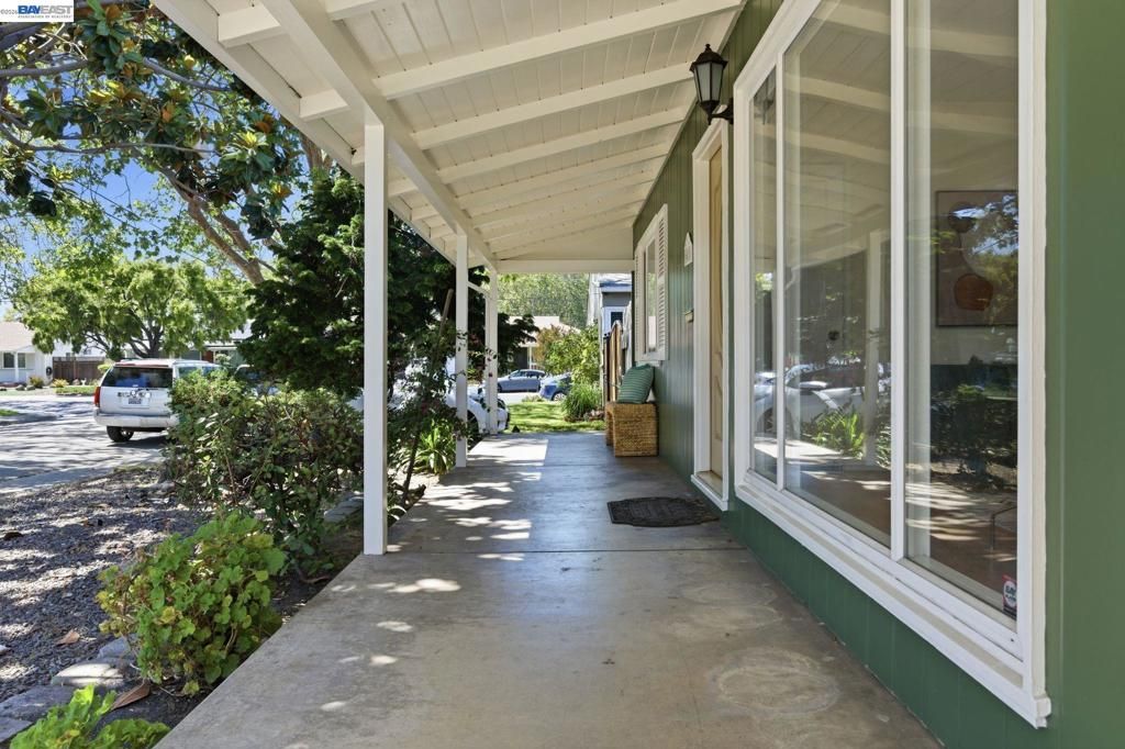 Image 3 of property listing at 16010 Via Sevilla, San Lorenzo, CA 94580