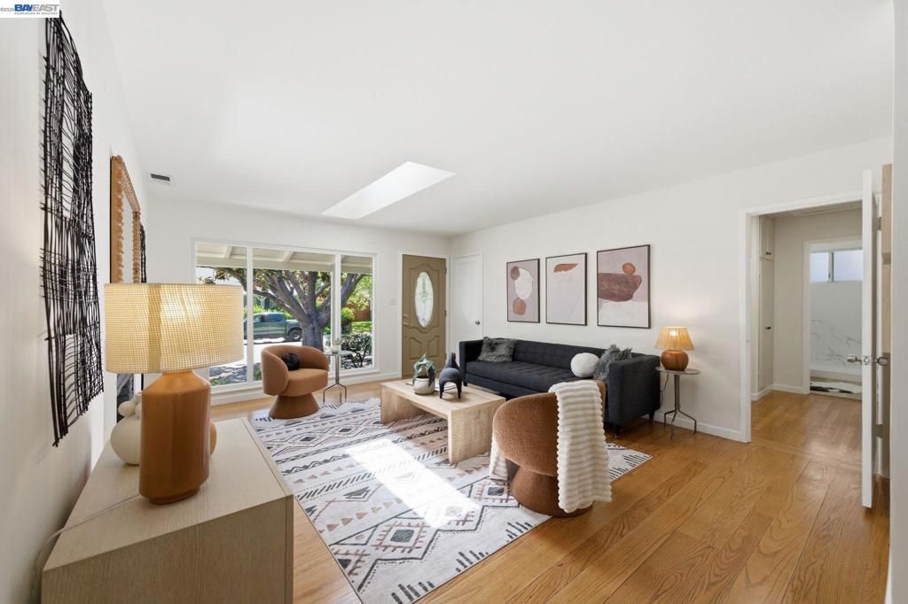 Image 6 of property listing at 16010 Via Sevilla, San Lorenzo, CA 94580