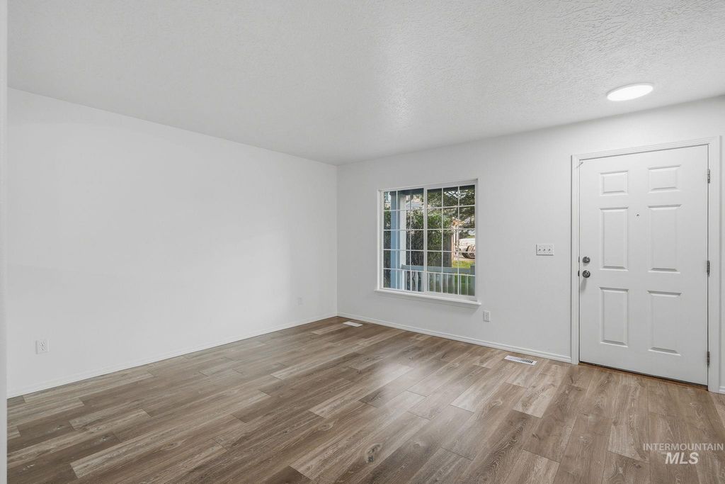 3482 N Elmstone Pl, Meridian, ID 83646 photo 4