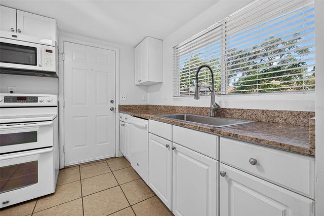 1162 HIGHLAND STREET N, St Petersburg, FL 33701