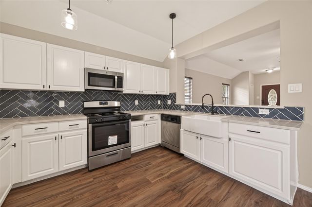 9418 Belleclaire Lane, Houston, TX 77044