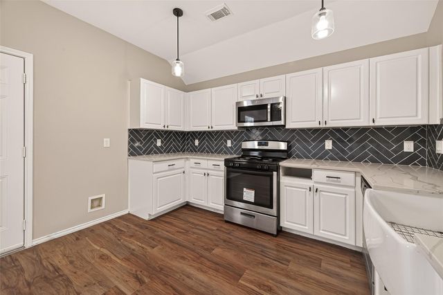 9418 Belleclaire Lane, Houston, TX 77044