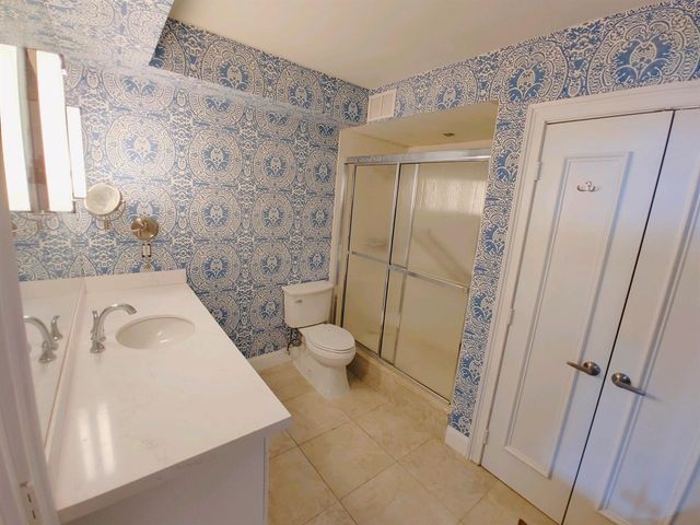 3800 Washington Road 907, West Palm Beach, FL 33405