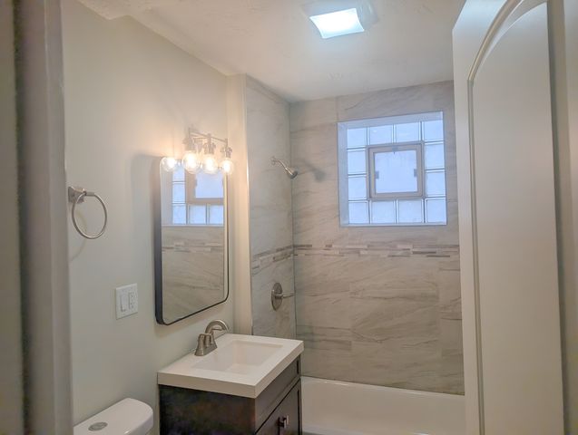 9207 S Ellis Avenue, Chicago, IL 60619