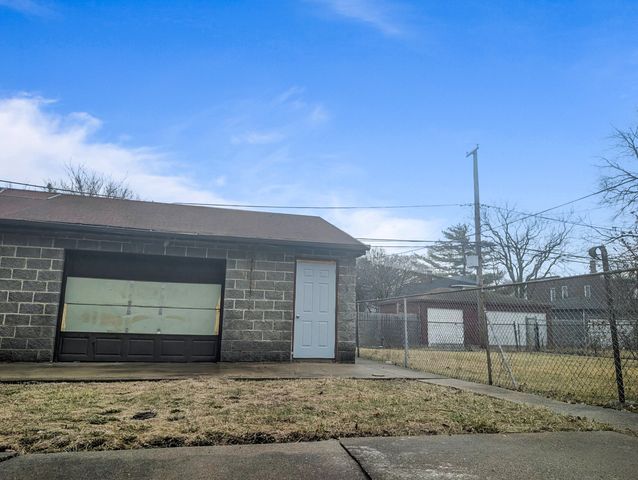 9207 S Ellis Avenue, Chicago, IL 60619