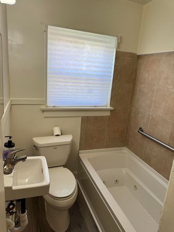 2532 Edinburgh DR, Roanoke, VA 24012