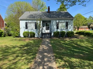 2532 Edinburgh DR, Roanoke, VA 24012