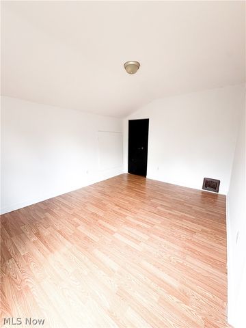 81 S Pleasant Street, Oberlin, OH 44074