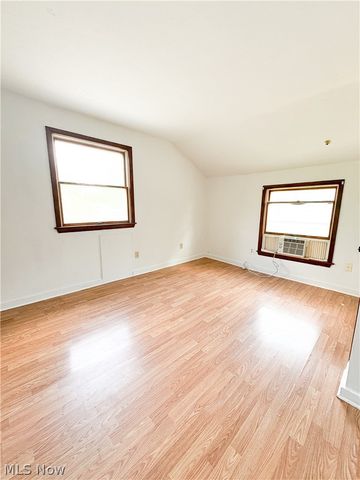 81 S Pleasant Street, Oberlin, OH 44074