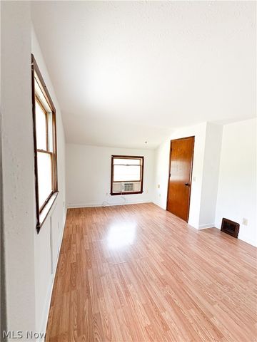 81 S Pleasant Street, Oberlin, OH 44074