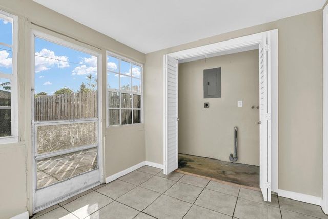 184 SE 27th Way, Boynton Beach, FL 33435