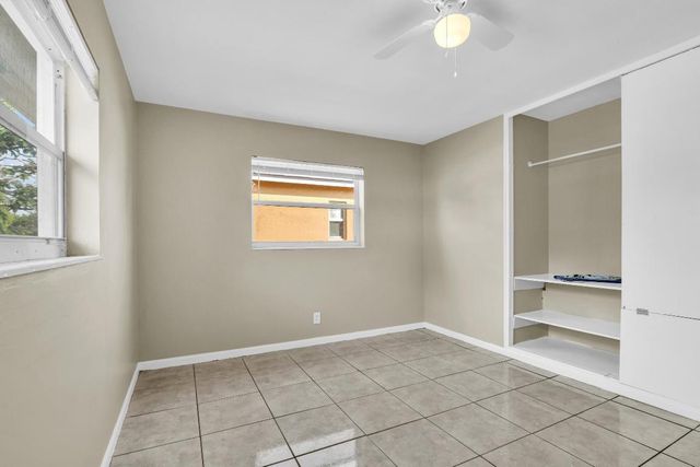 184 SE 27th Way, Boynton Beach, FL 33435