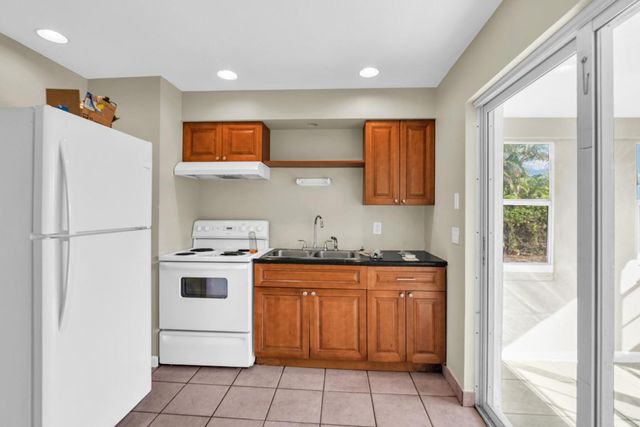 184 SE 27th Way, Boynton Beach, FL 33435