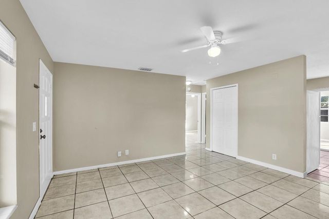 184 SE 27th Way, Boynton Beach, FL 33435