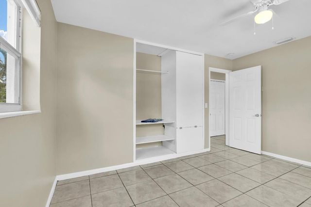 184 SE 27th Way, Boynton Beach, FL 33435