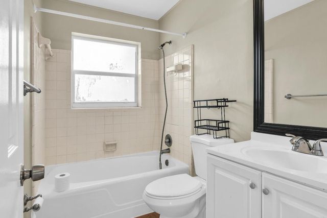 184 SE 27th Way, Boynton Beach, FL 33435