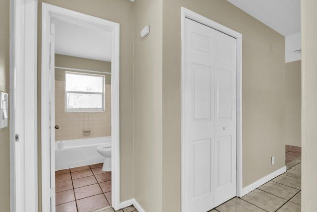 184 SE 27th Way, Boynton Beach, FL 33435