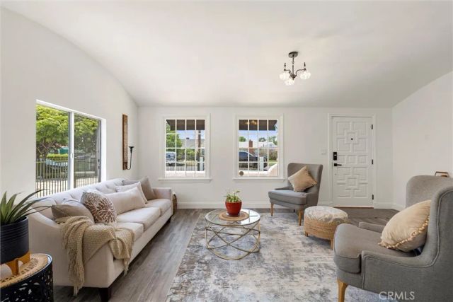 6616 Vesper, Van Nuys, CA 91405