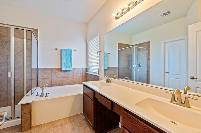 508 Forest Village Circle, La Marque, TX 77568