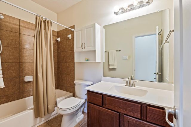 508 Forest Village Circle, La Marque, TX 77568