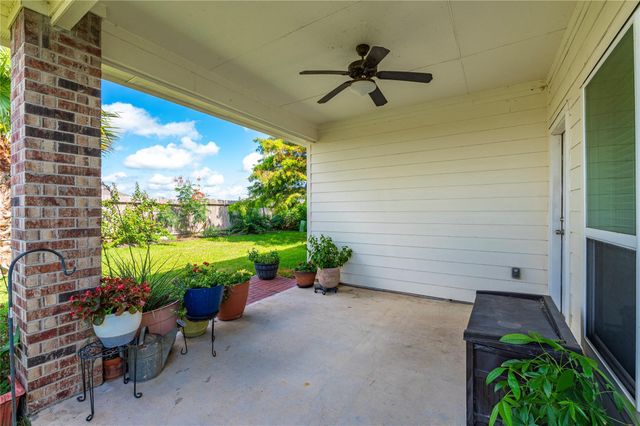 508 Forest Village Circle, La Marque, TX 77568