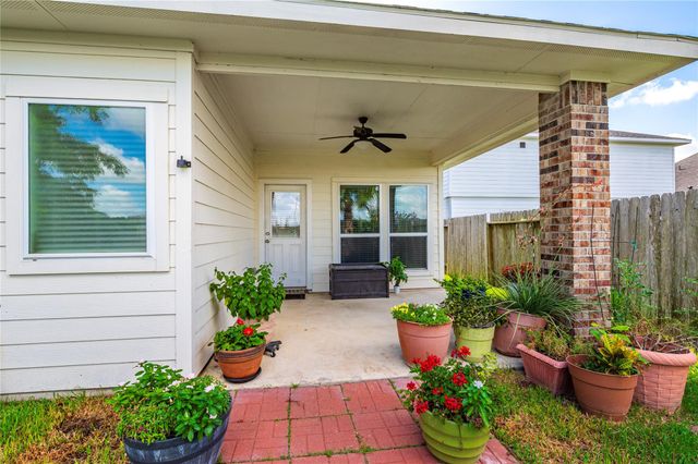 508 Forest Village Circle, La Marque, TX 77568