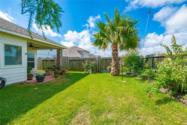508 Forest Village Circle, La Marque, TX 77568