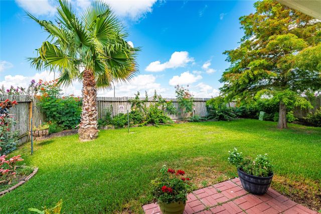 508 Forest Village Circle, La Marque, TX 77568