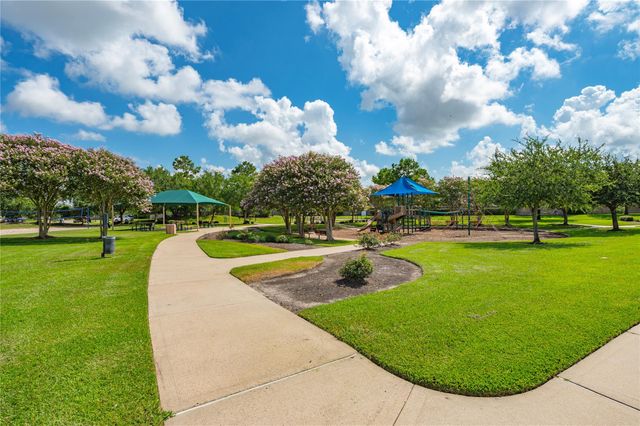 508 Forest Village Circle, La Marque, TX 77568