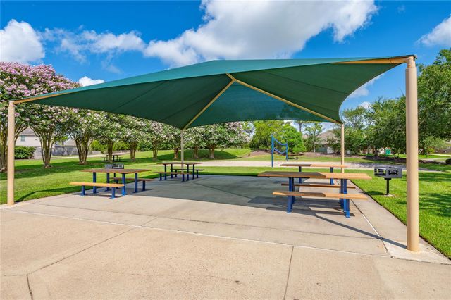 508 Forest Village Circle, La Marque, TX 77568