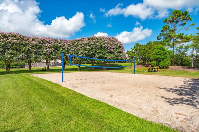 508 Forest Village Circle, La Marque, TX 77568