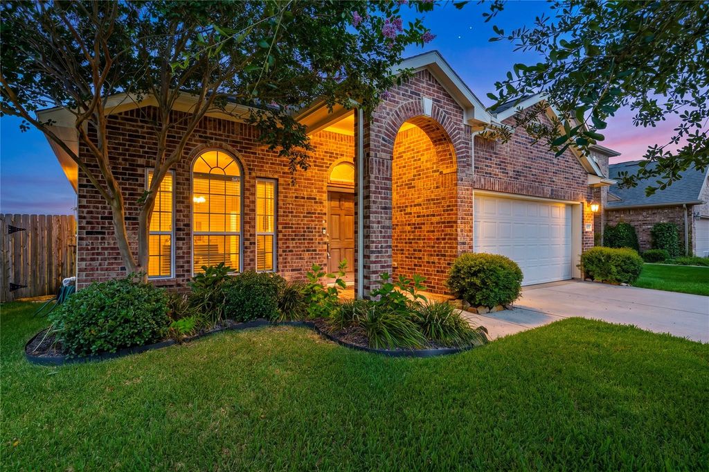 508 Forest Village Circle, La Marque, TX 77568