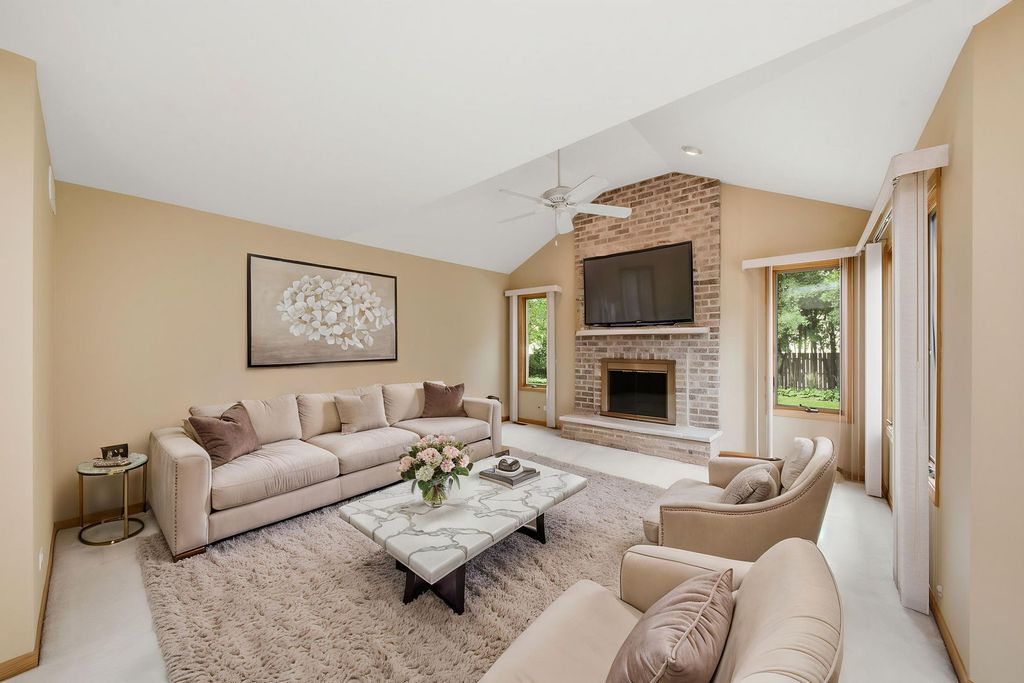 2218 Tamarack Drive, Downers Grove, IL 60515 — photo 4