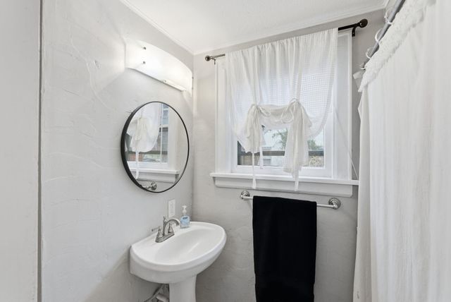 1001 N Yale Ave, Wichita, KS 67208