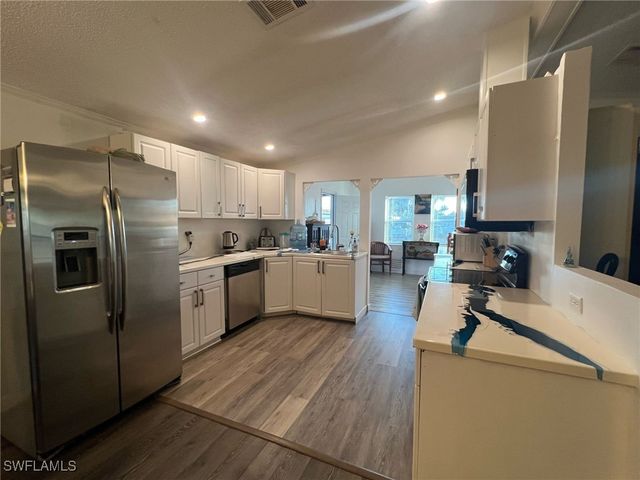 16 Derhenson DR, Naples, FL 34114