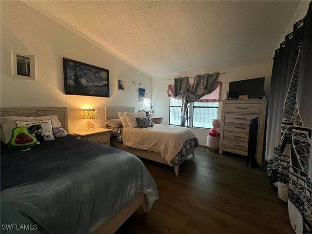 16 Derhenson DR, Naples, FL 34114